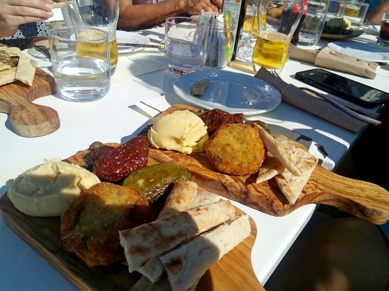 How to Find Gluten-Free, Vegan, and Healthy Food Selections in Santorini
